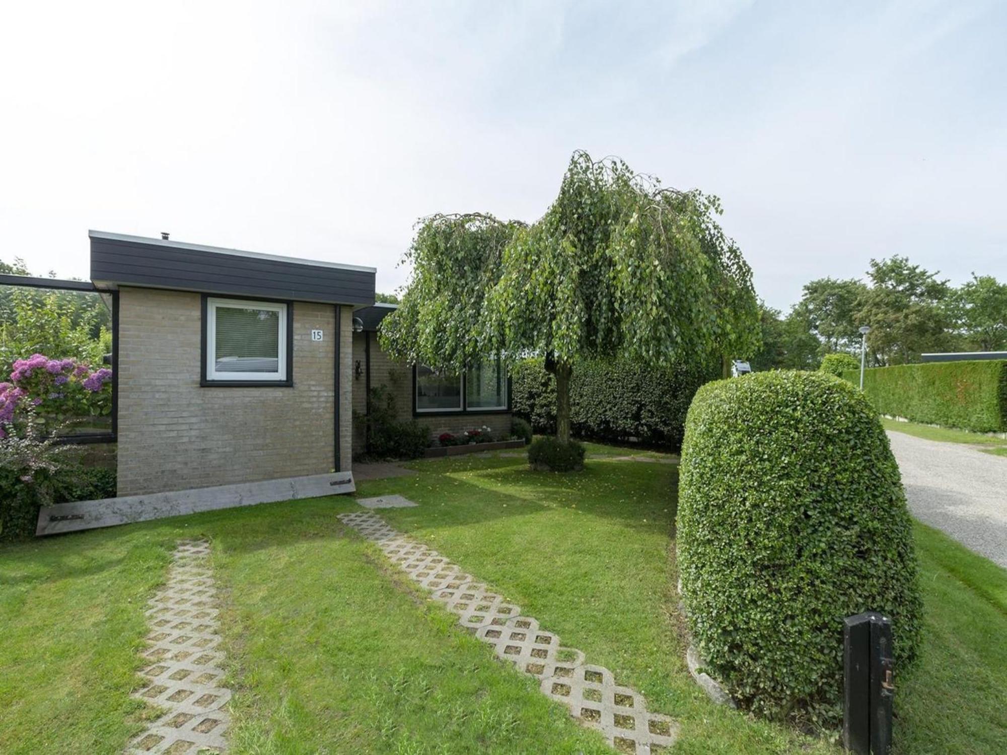 Attractive Bungalow With Modern Furnishings Sint Maartensvlotbrug Luaran gambar