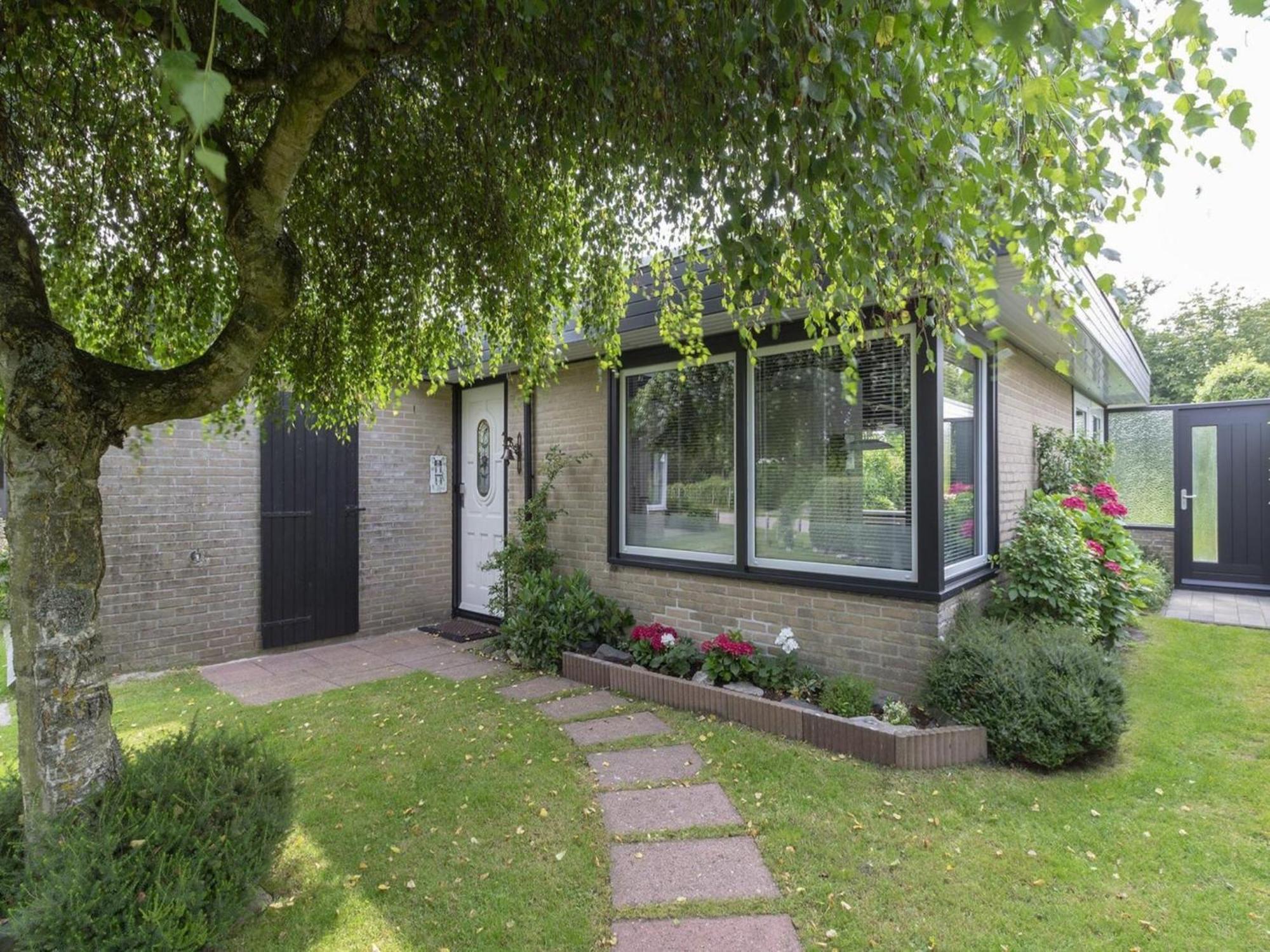 Attractive Bungalow With Modern Furnishings Sint Maartensvlotbrug Luaran gambar